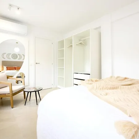 Juanito Maranon By 10tosea 2 Bedrooms *