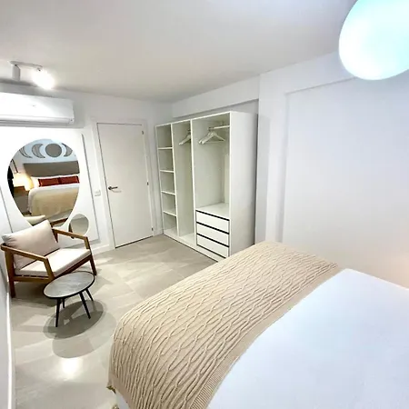 Juanito Maranon By 10tosea 2 Bedrooms Apartment *