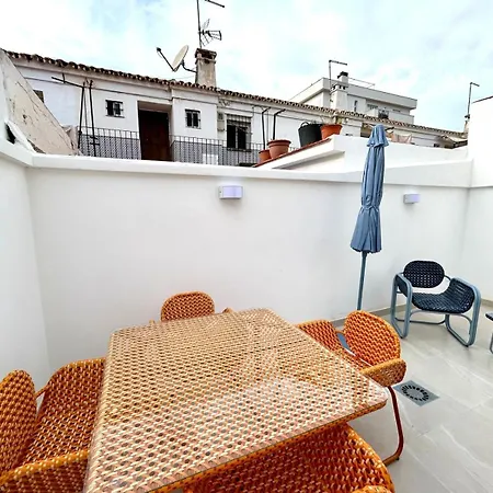 Juanito Maranon By 10tosea 2 Bedrooms *