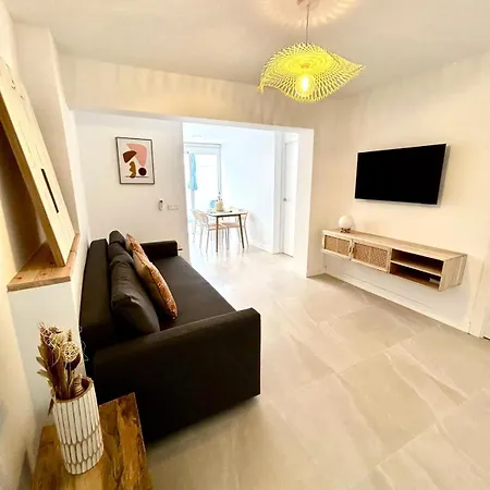 Juanito Maranon By 10tosea 2 Bedrooms
