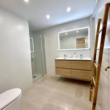 Juanito Maranon By 10tosea 2 Bedrooms *
