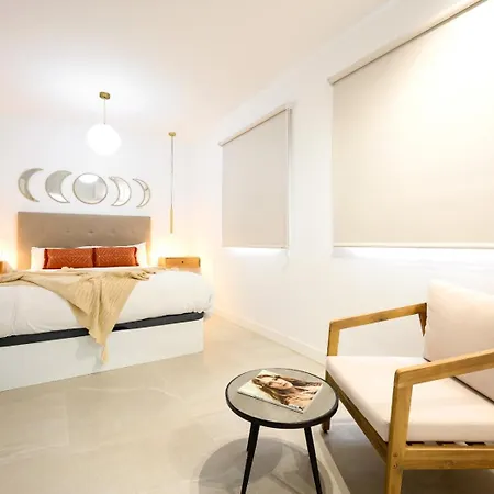Juanito Maranon By 10tosea 2 Bedrooms Apartment