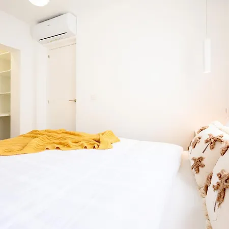 Juanito Maranon By 10tosea 2 Bedrooms