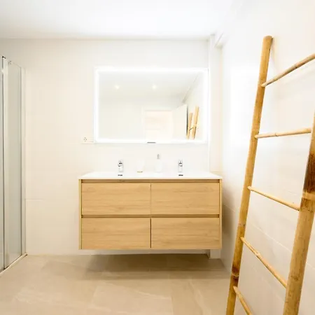 Juanito Maranon By 10tosea 2 Bedrooms Apartment *