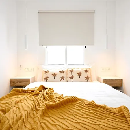 Juanito Maranon By 10tosea 2 Bedrooms Apartment
