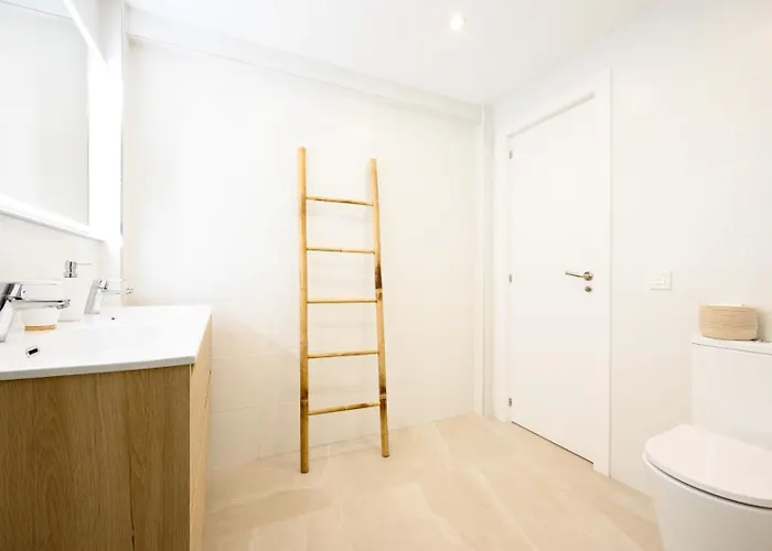 Juanito Maranon By 10tosea 2 Bedrooms *