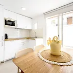 Juanito Maranon By 10tosea 2 Bedrooms *