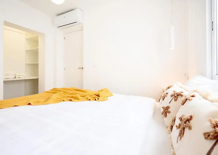 Juanito Maranon By 10tosea 2 Bedrooms